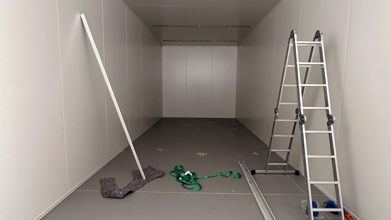 CSC Cantura — fertig verkleideter Anbauraum in Sandwichpaneel-Bauweise